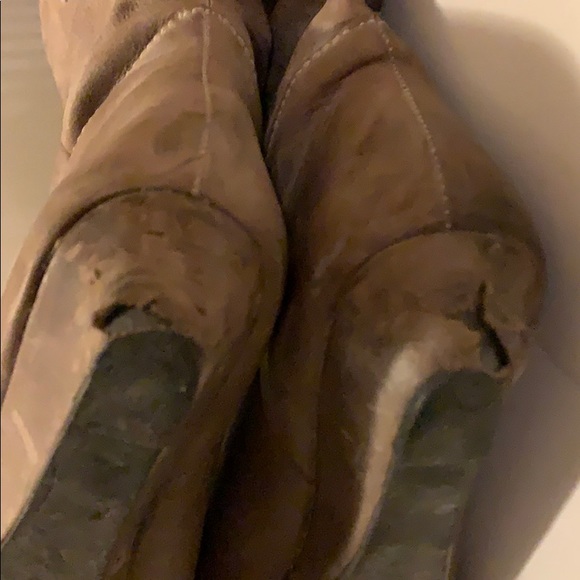 Women’s taupe tall boot. - Picture 6 of 7